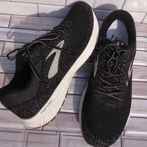 SIZE 13. BROOKS Revel 3 Men’s Athletic Running sneakers shoes.